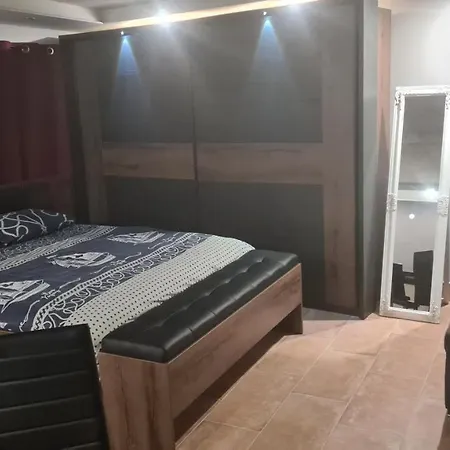 Doki Basement 아파트 풀라